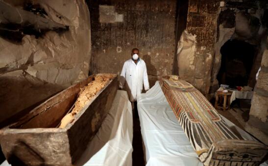 Egyptian Archaeologists Unveil Newly Discovered Luxor Tombs