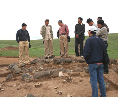 在蒙古国考察中蒙合作发掘工地
