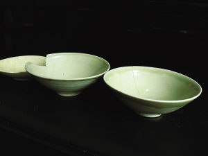 出土的三件宋青白釉碗